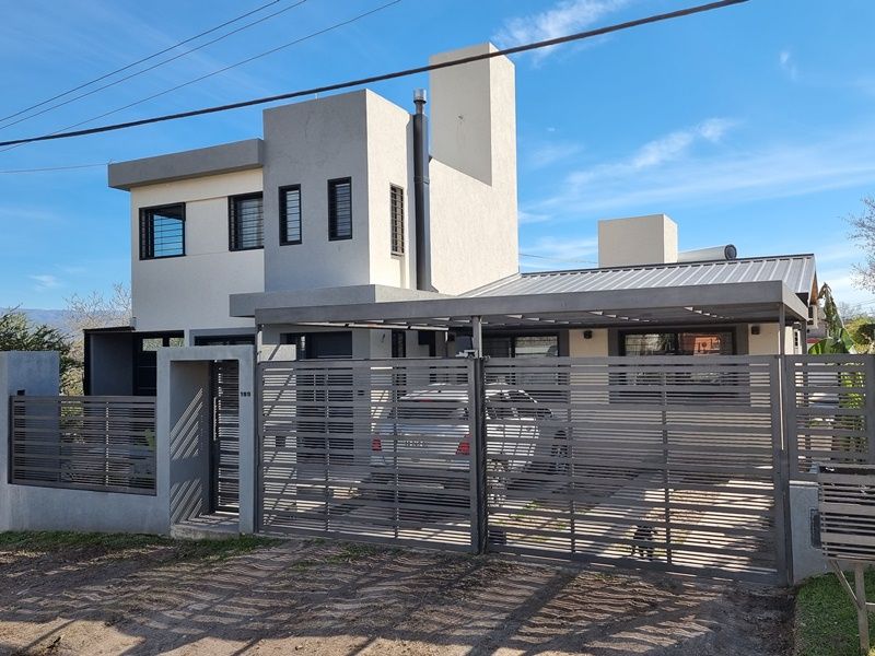 HERMOSA CASA EN VENTA EN SAN ANTONIO DE ARREDONDO, CON PILETA, QUINCHO, 4 DORMITORIOS, 3 BAÑOS. BELLA BELLA. ALTA CALIDAD