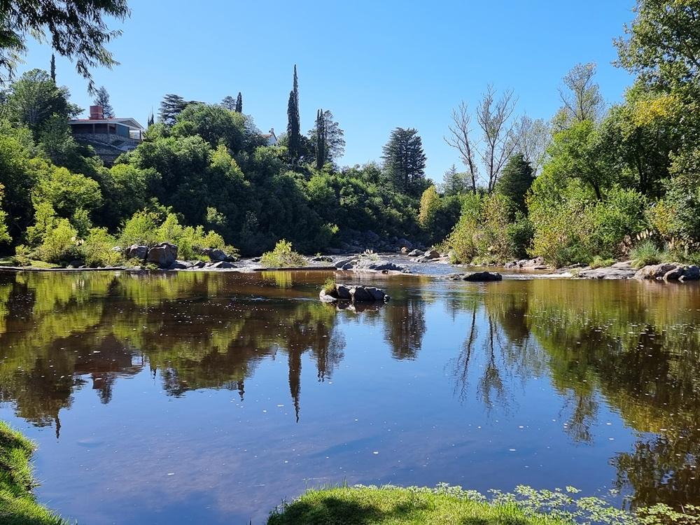 EXCELENTE PREDIO EN VENTA, DE 2.100 MT2 CON FONDO AL RIO BALNEARIO TALAHUASI, IDEAL PARA COMPLEJO TURÍSTICO