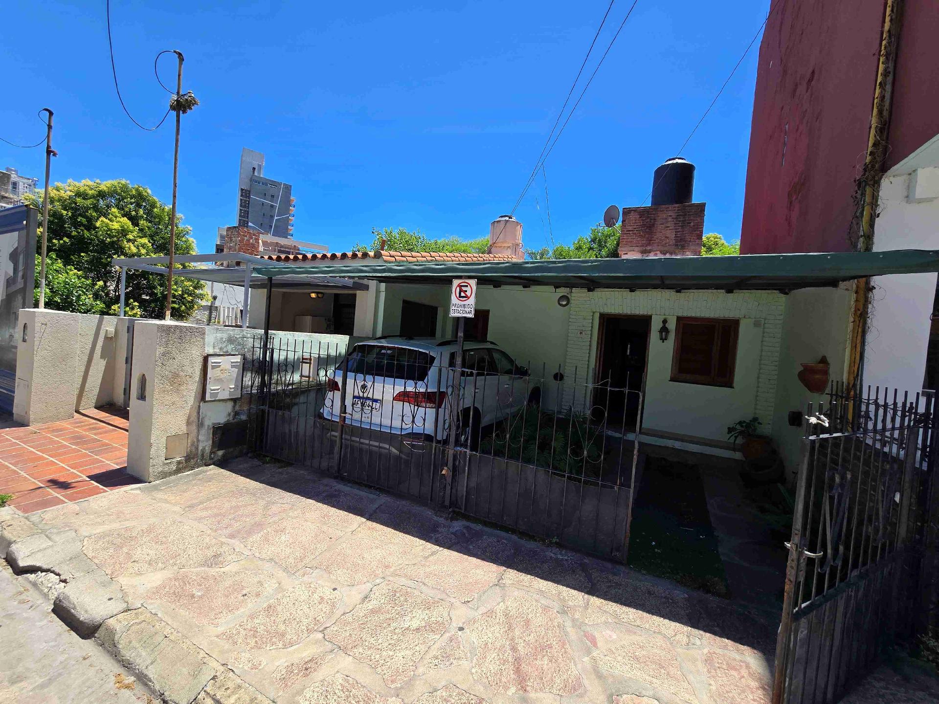 CASA EN PH EN VENTA, EN VILLA CARLOS PAZ, BARRIO CENTRO OESTE, EXCELENTE OPCIÓN DE INVERSIÓN, 1 dorm, Patio verde, Asador. TODOS LOS SERVICIOS.
