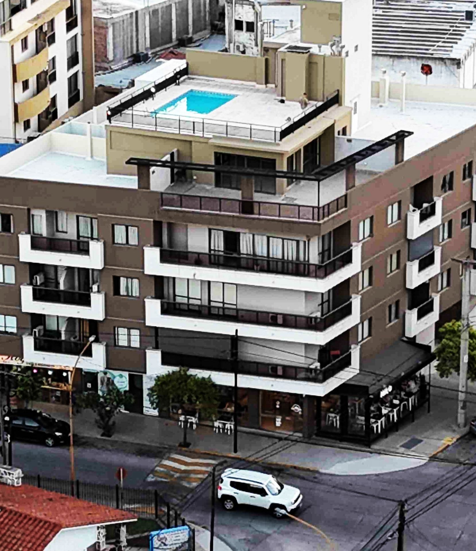 EXCELENTE DEPARTAMENTO EN VENTA EN CARLOS PAZ, 2 DORMITORIOS, FRENTE CON BALCÓN A LA CALLE + Patio Propio. EDIFICIO OLIVOS 4