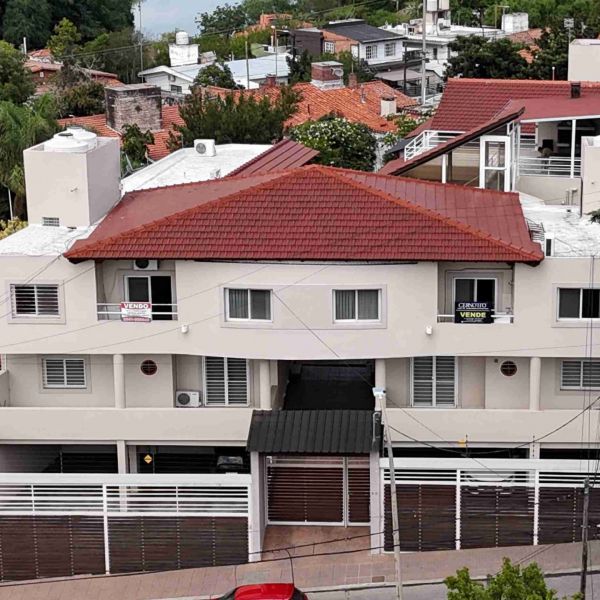BELLO DEPARTAMENTO EN VENTA EN CARLOS PAZ, 2 DORMITORIOS, CON BALCÓN A LA CALLE.