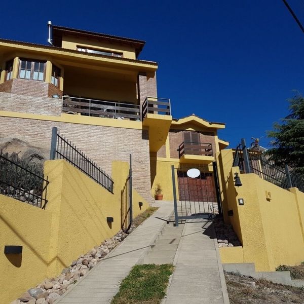 MUY LINDA CASA EN VENTA EN VILLA CARLOS PAZ, Bº VILLA DEL LAGO, CON HERMOSA VISTA PANORÁMICA