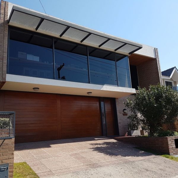 EXCELENTE CASA EN VENTA EN VILLA CARLOS PAZ, BARRIO ALTAMENTE RESIDENCIAL CON VISTA PANORÁMICA
