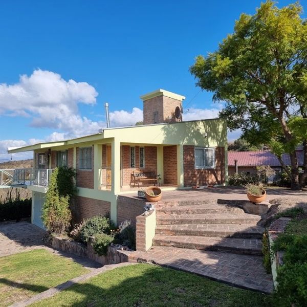 MUY LINDA CASA EN VENTA EN LAGO AZUL, BARRIO PRIVADO, CON VISTAS AL LAGO Y SIERRAS DESLUMBRANTES