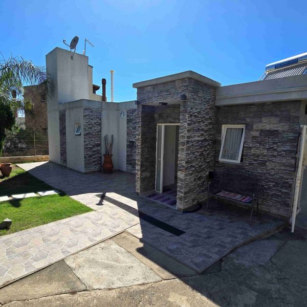 BELLA CASA EN VENTA EN VILLA CARLOS PAZ, CON PILETA, Bº Villa del Lago, Residencial, con excelente vista panorámica.