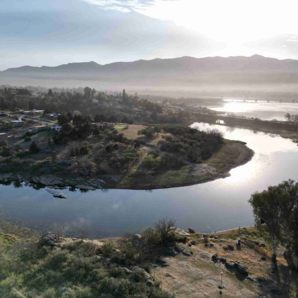 EXCELENTE TERRENO DE 5.300 Mt2, CON FONDO AL ARROYO LAS MOJARRAS, GRAN OPORTUNIDAD. Ideal para hotel o Complejo