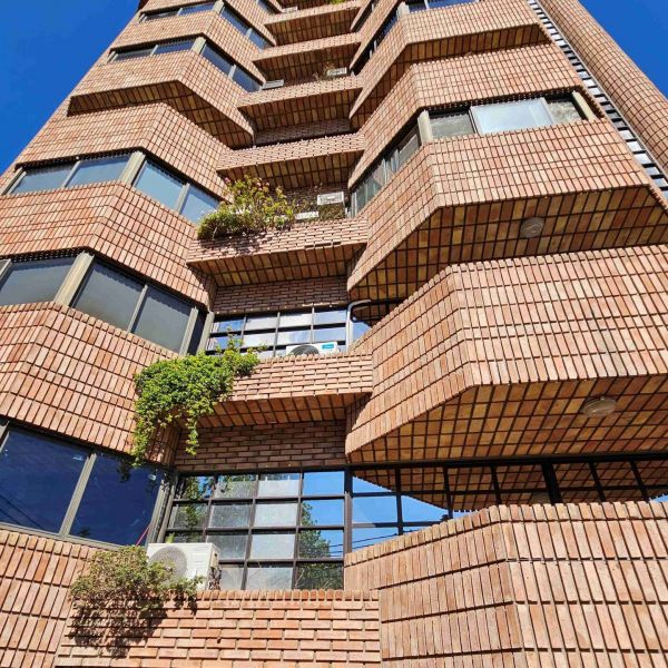 BELLO DEPARTAMENTO EN VENTA EN CARLOS PAZ, en TORRE SOLIS, Gran Vista Panorámica. 2 DORMITORIOS, 7mo piso con balcón !!!