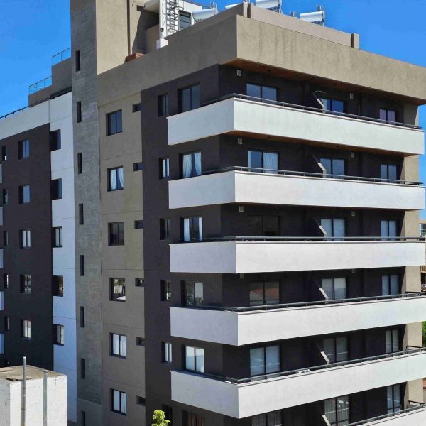 VENTA DE EXCELENTE CALIDAD, GRAN OPORTUNIDAD DE INVERSIÓN EN VILLA CARLOS PAZ, TORRE TATIANA. Entrega Inmediata, Edificio Terminado