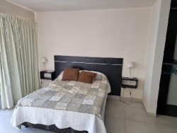 EXCELENTE CASA EN VENTA EN VILLA CARLOS PAZ, 2 DORMITORIOS, PILETA, VISTA PANORÁMICA, 4 AÑOS DE ANTIGÜEDAD