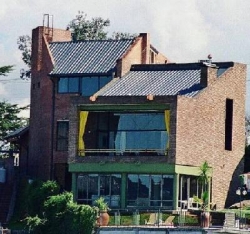 MUY BUENA CASA EN VENTA, EN BARRIO RESIDENCIAL VILLA DEL LAGO, CON PILETA Y VISTA AL LAGO