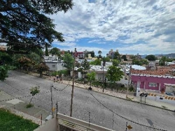 BELLO DEPARTAMENTO EN VENTA EN CARLOS PAZ, 2 DORMITORIOS, CON BALCÓN A LA CALLE.
