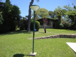 MUY BUENA CASA EN VENTA EN CARLOS PAZ, CON COSTA AL LAGO, ZONA PRIVILEGIADA. BARRIO COSTA AZUL