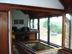 MUY BUENA CASA EN VENTA, EN BARRIO RESIDENCIAL VILLA DEL LAGO, CON PILETA Y VISTA AL LAGO