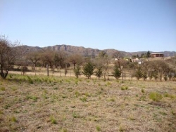 EXCELENTE TERRENO DE 5.300 Mt2, CON FONDO AL ARROYO LAS MOJARRAS, GRAN OPORTUNIDAD. Ideal para hotel o Complejo