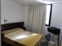 MUY BELLO DEPARTAMENTO EN VENTA EN CARLOS PAZ, CÉNTRICO, AL FRENTE CON BALCÓN A LA CALLE. 2 Dormitorios, baño + toilette