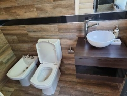 EXCELENTE CASA EN VENTA EN VILLA CARLOS PAZ, 2 DORMITORIOS, PILETA, VISTA PANORÁMICA, 4 AÑOS DE ANTIGÜEDAD