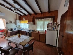 LINDA CASA EN CARLOS PAZ EN VENTA, CON 2.100 MT2 DE TERRENO A 12 CUADRAS DEL CENTRO, Gran Oportunidad, Bella Inversión !