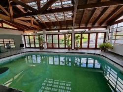 FABULOSA CASA EN VILLA CARLOS PAZ, Bº COSTA AZUL, CON PILETA CLIMATIZADA CUBIERTA, CANCHA DE SQUASH, Gas Natural !