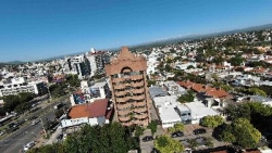 BELLO DEPARTAMENTO EN VENTA EN CARLOS PAZ, en TORRE SOLIS, Gran Vista Panorámica. 2 DORMITORIOS, 7mo piso con balcón !!!