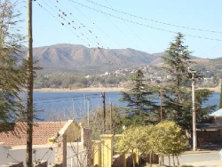 MUY LINDO LOTE EN VILLA CARLOS PAZ, VILLA DEL LAGO, CON VISTA AL LAGO