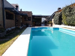 EXCELENTE CASA EN VENTA EN VILLA CARLOS PAZ, BARRIO ALTAMENTE RESIDENCIAL CON VISTA PANORÁMICA