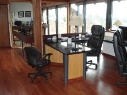 MUY BUENA CASA EN VENTA, EN BARRIO RESIDENCIAL VILLA DEL LAGO, CON PILETA Y VISTA AL LAGO
