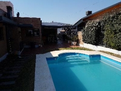 EXCELENTE CASA EN VENTA EN VILLA CARLOS PAZ, BARRIO ALTAMENTE RESIDENCIAL CON VISTA PANORÁMICA