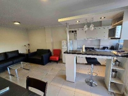 EXCELENTE DEPARTAMENTO EN VENTA EN CARLOS PAZ, 2 DORMITORIOS, FRENTE CON BALCÓN A LA CALLE + Patio Propio. EDIFICIO OLIVOS 4