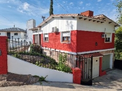 LINDA CASA EN CARLOS PAZ EN VENTA, CON 2.100 MT2 DE TERRENO A 12 CUADRAS DEL CENTRO, Gran Oportunidad, Bella Inversión !
