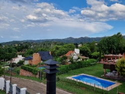 FABULOSA CASA EN VILLA CARLOS PAZ, Bº COSTA AZUL, CON PILETA CLIMATIZADA CUBIERTA, CANCHA DE SQUASH, Gas Natural !