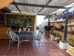 EXCELENTE CASA EN VENTA EN VILLA CARLOS PAZ, BARRIO ALTAMENTE RESIDENCIAL CON VISTA PANORÁMICA