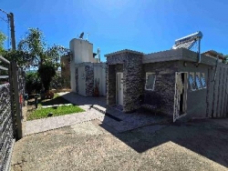 BELLA CASA EN VENTA EN VILLA CARLOS PAZ, CON PILETA, Bº Villa del Lago, Residencial, con excelente vista panorámica.