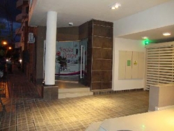 MUY LINDO LOCAL EN VENTA EN VILLA CARLOS PAZ, ZONA COSTANERA CENTRO, A 4 CUADRAS DE PEATONAL, FRENTE A LA PLAZA DE ZONA ZEBRA CLUB.