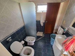 BELLÍSIMA CASA EN VENTA EN ESTANCIA VIEJA, A 2 CUADRAS DEL RIO BALNEARIO, UN LUGAR DE SIERRAS Y RELAX. GRAN PARQUE DE 2.760 mt2