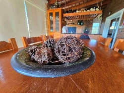 BELLÍSIMA CASA EN VENTA EN ESTANCIA VIEJA, A 2 CUADRAS DEL RIO BALNEARIO, UN LUGAR DE SIERRAS Y RELAX. GRAN PARQUE DE 2.760 mt2