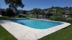 MUY BUENA CASA EN VENTA EN CARLOS PAZ, CON COSTA AL LAGO, ZONA PRIVILEGIADA. BARRIO COSTA AZUL