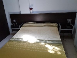 MUY BELLO DEPARTAMENTO EN VENTA EN CARLOS PAZ, CÉNTRICO, AL FRENTE CON BALCÓN A LA CALLE. 2 Dormitorios, baño + toilette
