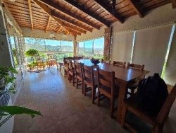 BELLÍSIMA CASA EN VENTA EN ESTANCIA VIEJA, A 2 CUADRAS DEL RIO BALNEARIO, UN LUGAR DE SIERRAS Y RELAX. GRAN PARQUE DE 2.760 mt2