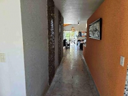 BELLA CASA EN VENTA EN VILLA CARLOS PAZ, CON PILETA, Bº Villa del Lago, Residencial, con excelente vista panorámica.