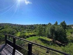 BELLÍSIMA CASA EN VENTA EN ESTANCIA VIEJA, A 2 CUADRAS DEL RIO BALNEARIO, UN LUGAR DE SIERRAS Y RELAX. GRAN PARQUE DE 2.760 mt2