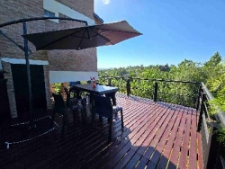 BELLÍSIMA CASA EN VENTA EN ESTANCIA VIEJA, A 2 CUADRAS DEL RIO BALNEARIO, UN LUGAR DE SIERRAS Y RELAX. GRAN PARQUE DE 2.760 mt2