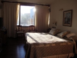 MUY BUENA CASA EN VENTA, EN BARRIO RESIDENCIAL VILLA DEL LAGO, CON PILETA Y VISTA AL LAGO