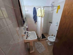 CASA EN PH EN VENTA, EN VILLA CARLOS PAZ, BARRIO CENTRO OESTE, EXCELENTE OPCIÓN DE INVERSIÓN, 1 dorm, Patio verde, Asador. TODOS LOS SERVICIOS.
