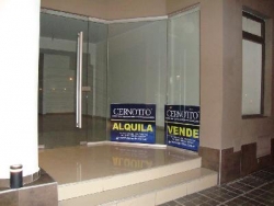 MUY LINDO LOCAL EN VENTA EN VILLA CARLOS PAZ, ZONA COSTANERA CENTRO, A 4 CUADRAS DE PEATONAL, FRENTE A LA PLAZA DE ZONA ZEBRA CLUB.