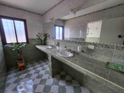 EXCELENTE CASA EN VENTA EN VILLA CARLOS PAZ, BARRIO COSTA AZUL, 4 Dormitorios, Vista Panorámica, Calidad y Diseño