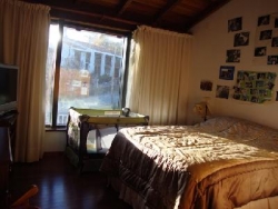 MUY BUENA CASA EN VENTA, EN BARRIO RESIDENCIAL VILLA DEL LAGO, CON PILETA Y VISTA AL LAGO