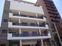 MUY LINDO LOCAL EN VENTA EN VILLA CARLOS PAZ, ZONA COSTANERA CENTRO, A 4 CUADRAS DE PEATONAL, FRENTE A LA PLAZA DE ZONA ZEBRA CLUB.