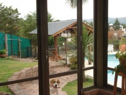 MUY BUENA CASA EN VENTA, EN BARRIO RESIDENCIAL VILLA DEL LAGO, CON PILETA Y VISTA AL LAGO