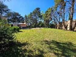 CASA EN VENTA EN PARQUE SIQUIMAN A 100 MTS DE LA RUTA 38. HERMOSO ENTORNO Y GRAN PARQUE