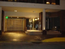 MUY LINDO LOCAL EN VENTA EN VILLA CARLOS PAZ, ZONA COSTANERA CENTRO, A 4 CUADRAS DE PEATONAL, FRENTE A LA PLAZA DE ZONA ZEBRA CLUB.